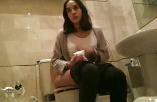 XXX Su mamá lesbiana lame el coño joven hetero follando con gay de la niña